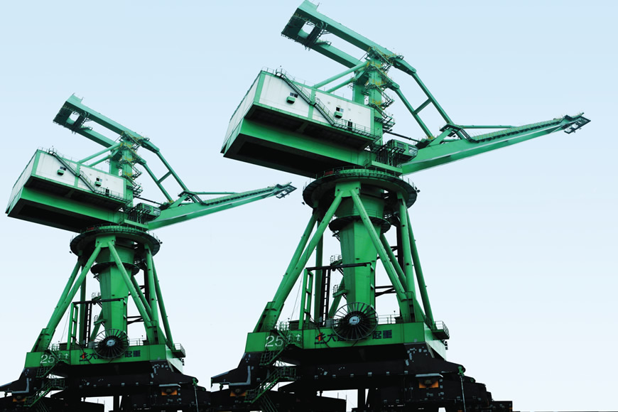 251t portal crane for mounting large piece