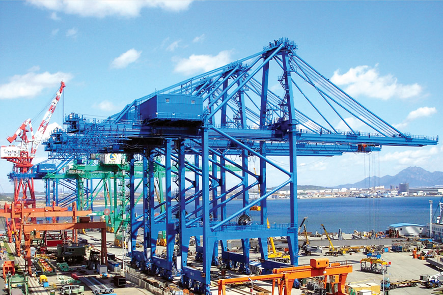 Large ship-to-shore container crane